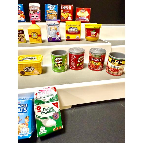 Shopkins Real Littles Micro Mart 25 pieces preowned - Picture 4 of 5